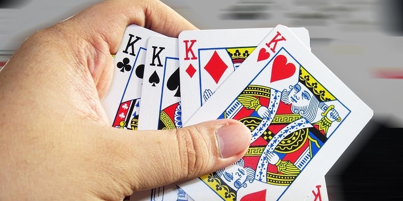 Cách dụ heo đỏ để chặt hiệu quả là giữ các tổ hợp mạnh như tứ quý